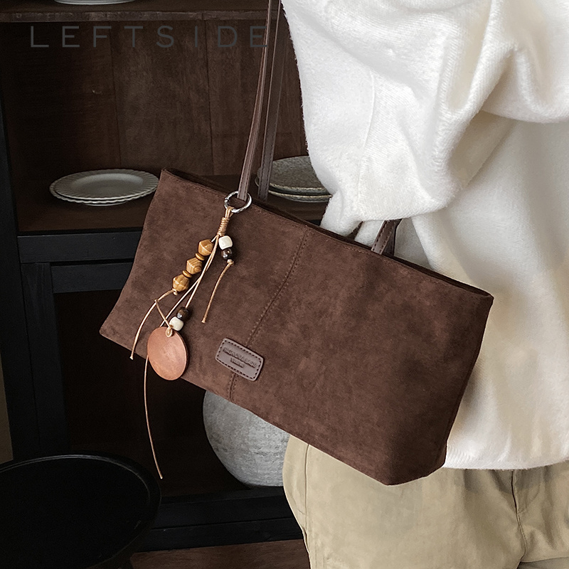 Women Bags 2026 Trends - LEFTSIDE Ретро-сумка-тоут из замши с деревянным